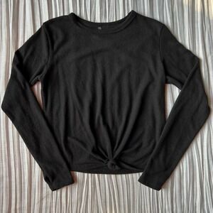 Black soft longsleeve shirt with knot at the bottom